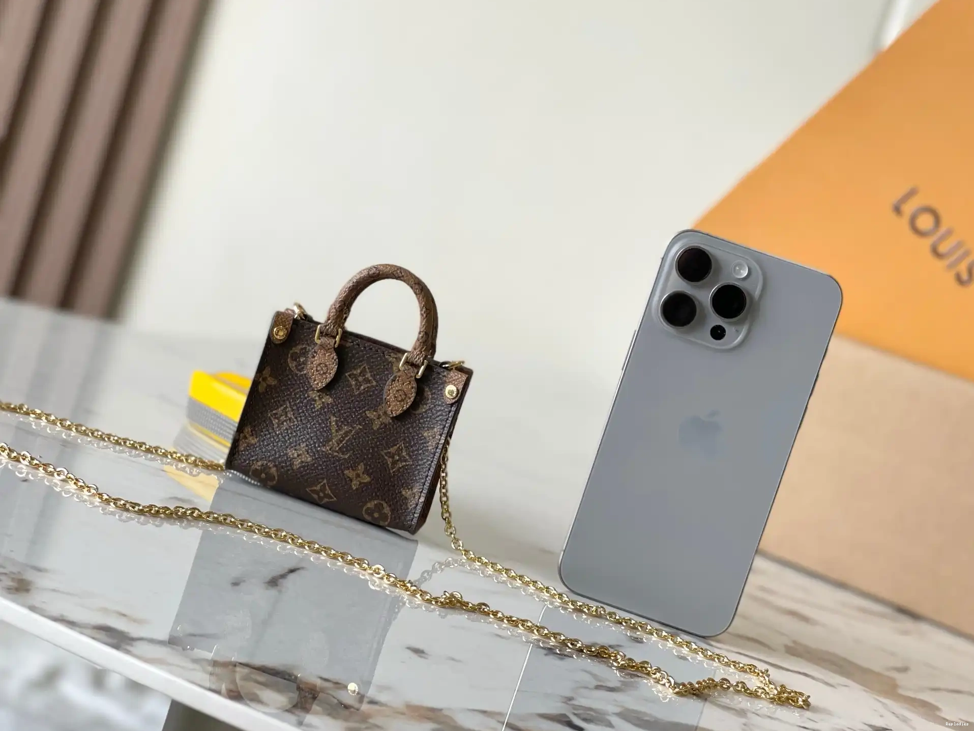 ONTHEGO VUITTON LOUIS MICRO-8.5*3.5*10.5CM 0501